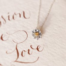 Load image into Gallery viewer, Daisy Necklace