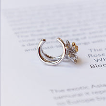 Load image into Gallery viewer, Chamomile Earcuff