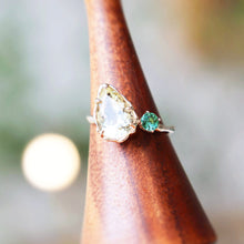 Load image into Gallery viewer, Golden Petal Ring
