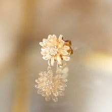 Load image into Gallery viewer, Daisy Earrings
