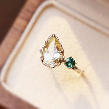 Load image into Gallery viewer, Golden Petal Ring
