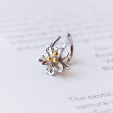 Load image into Gallery viewer, Chamomile Earcuff
