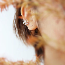 Load image into Gallery viewer, Chamomile Earcuff
