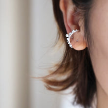 Load image into Gallery viewer, Dewdrops Ear Cuff
