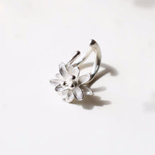 Load image into Gallery viewer, Chamomile Earcuff
