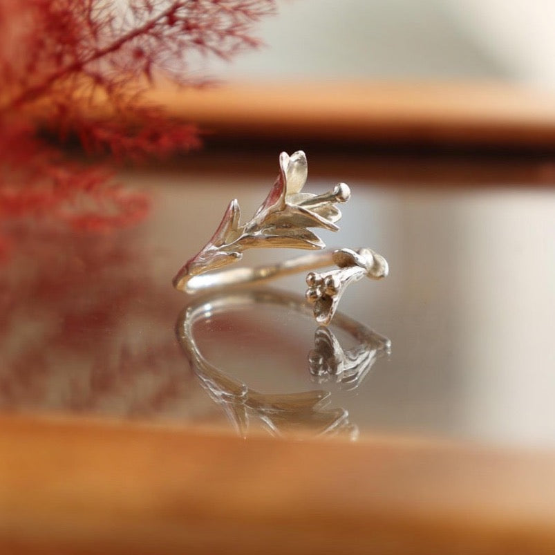 Peace Lily Ring