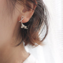 Load image into Gallery viewer, Lily Earrings
