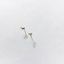 Load image into Gallery viewer, &#39;Pearl on the rocks&#39; Petite Earrings
